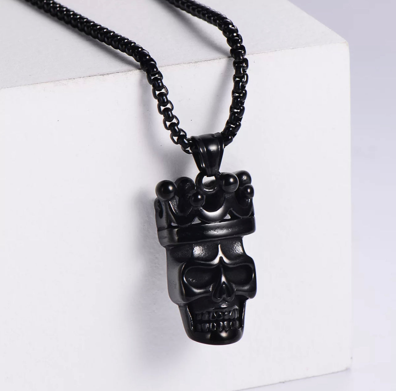 Belico Skull Necklace Black